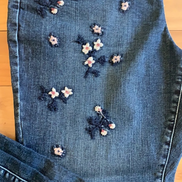 Style & co Jean with floral embroidery design 12 - Picture 4 of 8